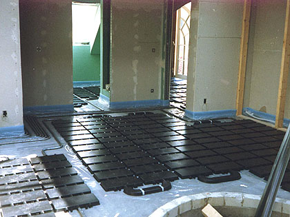 verlegte heizflaechenabdeckungen mit integrierten aluminium-waermeverteilern